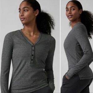ATHLETA Women’s Gray Long Sleeve Uptempo Ribbed Henley Top Size Medium Style #98